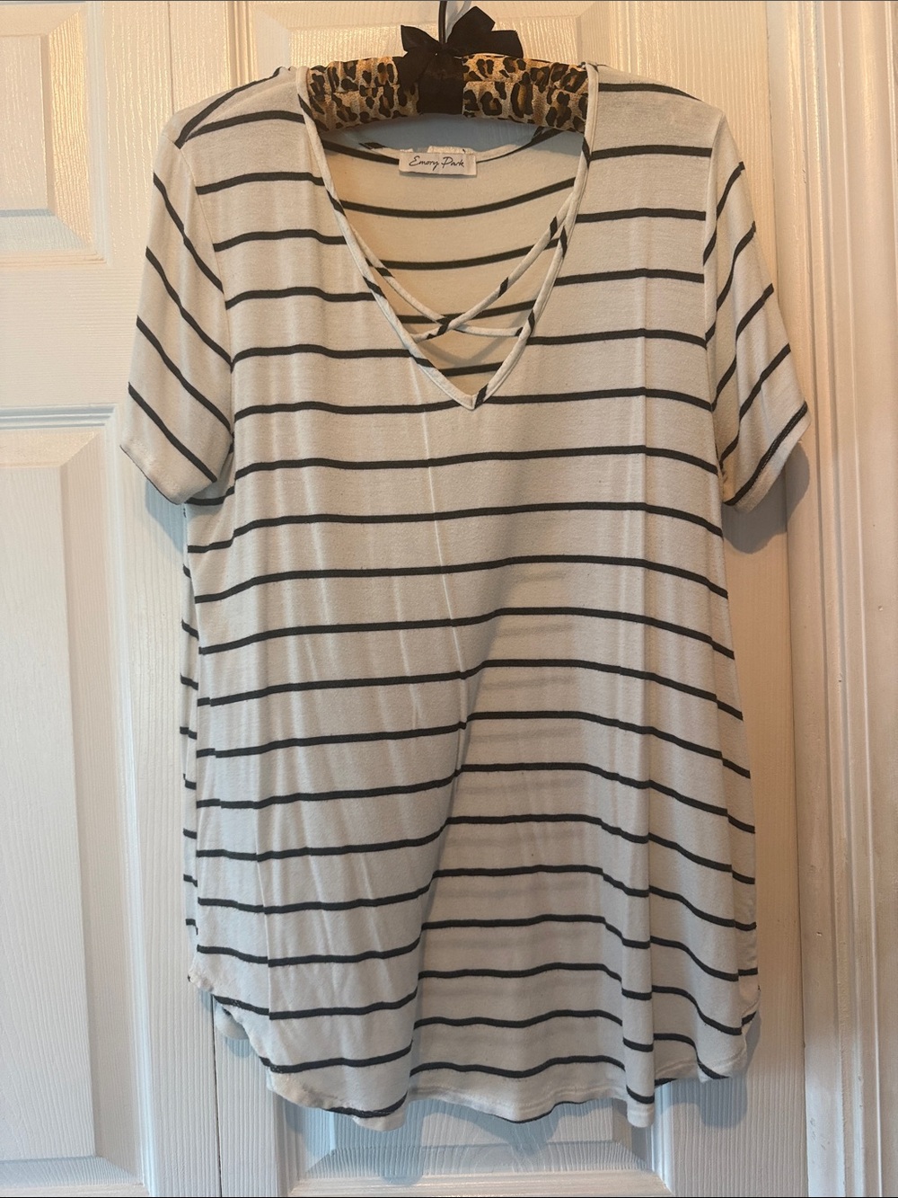 Striped Crisscross V-Neck Short Sleeve Tee - White & Black